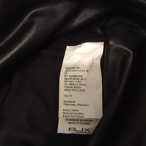 High rise, shiny legging (Size: Small) - Picture 3 of 3